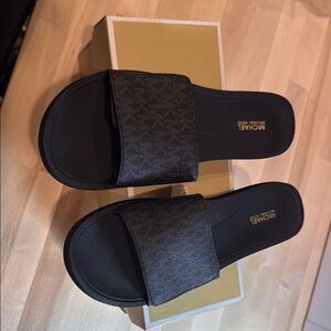 Michael Kors Black Size 10 Slide Sandals with Textured Strap